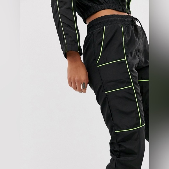 QED London cropped jacket and sweatpants (two-piece) - Picture 7 of 16